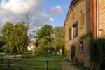 Blick vom Pferdestall auf das Gutshaus Rothen